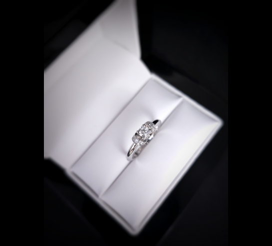 Zlatý briliantový prsteň Lauritte