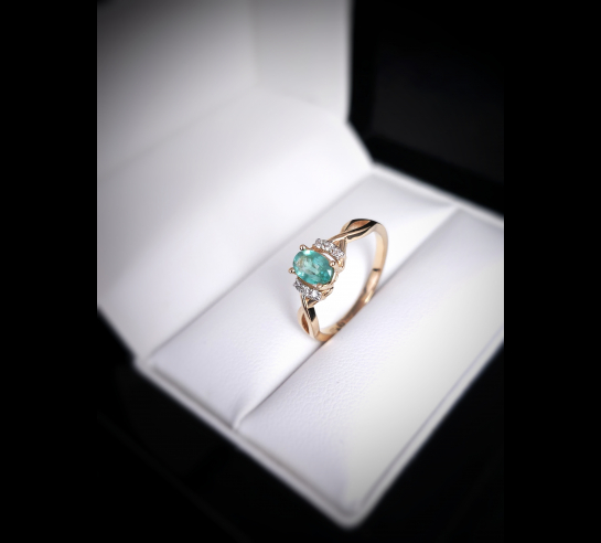 Zlatý briliantový prsteň so Smaragdom...