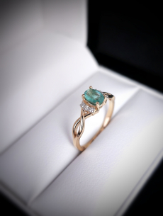 Zlatý briliantový prsteň so... 2