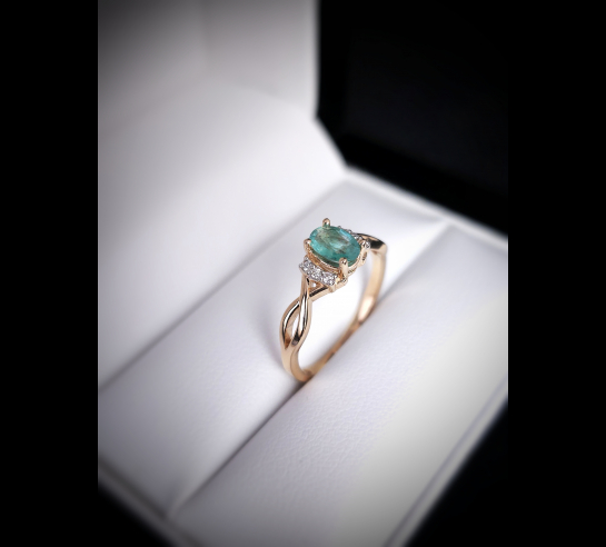 Zlatý briliantový prsteň so Smaragdom...