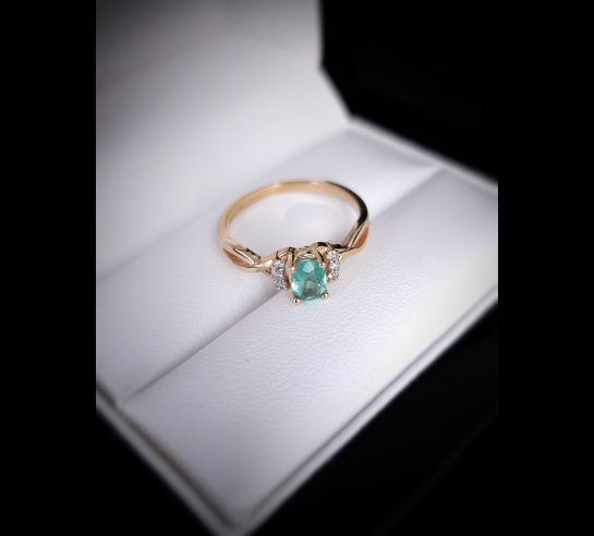 Zlatý briliantový prsteň so Smaragdom...