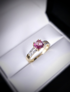 Zlatý briliantový prsteň Rose