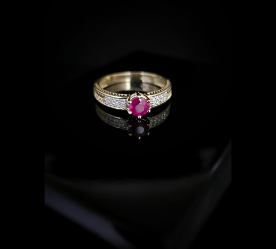 Zlatý briliantový prsteň s Rubínom Hanni