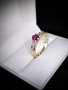 Zlatý briliantový prsteň s...