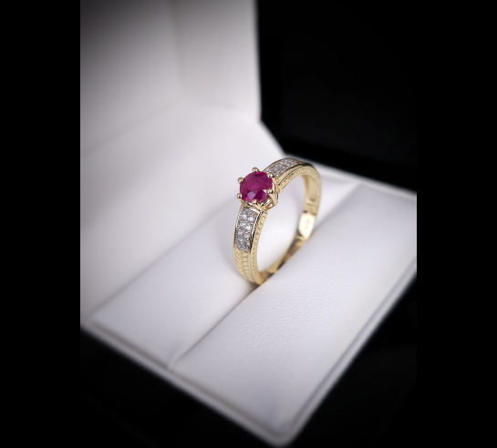 Zlatý briliantový prsteň s Rubínom Hanni