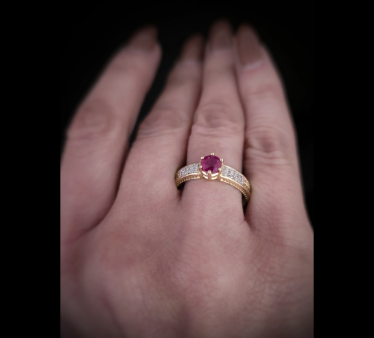 Zlatý briliantový prsteň s Rubínom Hanni