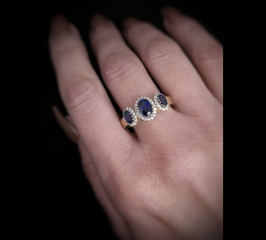 Zlatý briliantový prsteň so Zafírom...