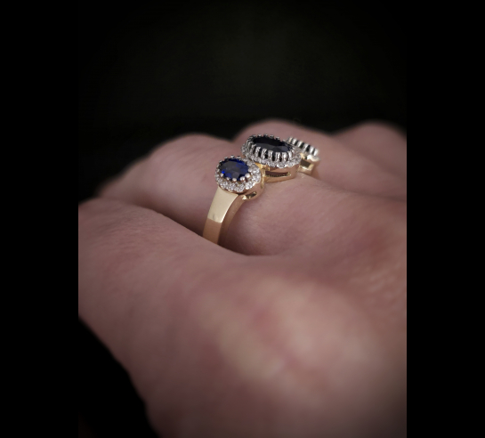Zlatý briliantový prsteň so Zafírom...