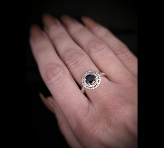 Zlatý briliantový prsteň so Zafírom...