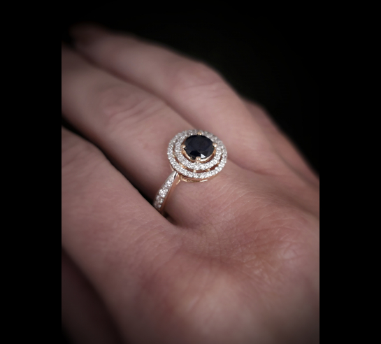 Zlatý briliantový prsteň so Zafírom...