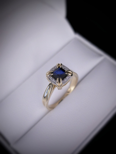 Zlatý briliantový prsteň so...