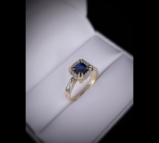 Zlatý briliantový prsteň so Zafírom Ilio