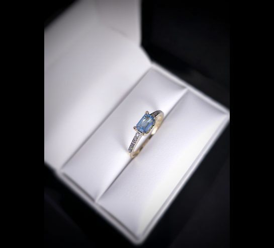 Zlatý briliantový prsteň s Topásom