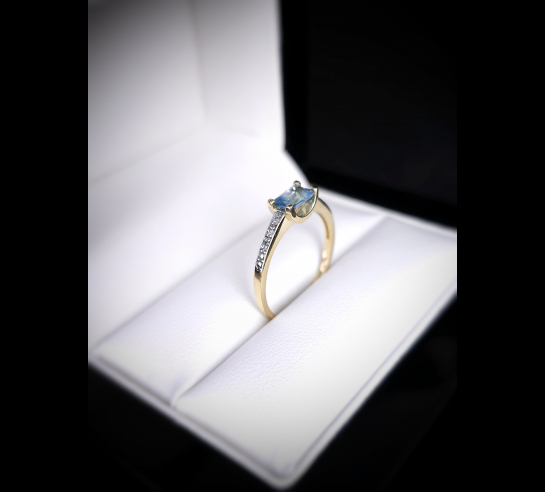 Zlatý briliantový prsteň s Topásom