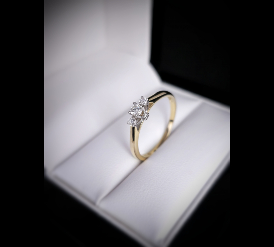 Zlatý briliantový prsteň Dion