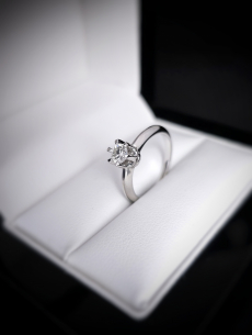 Zlatý briliantový prsteň... 2