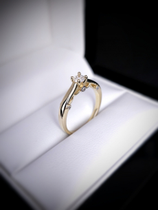 Zlatý briliantový prsteň Leila