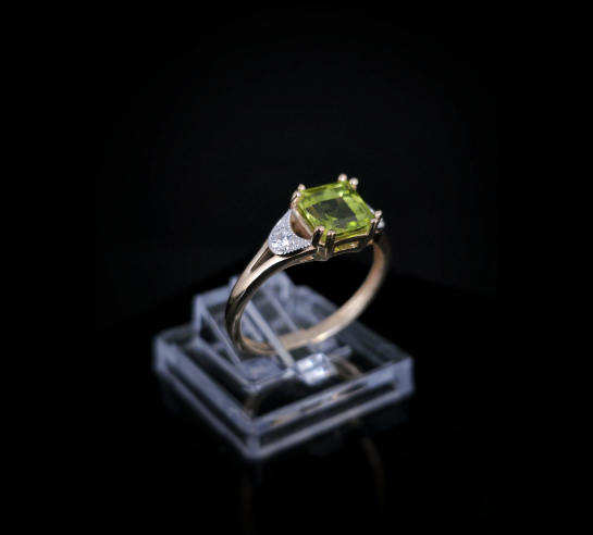 Zlatý briliantový prsteň Peridot