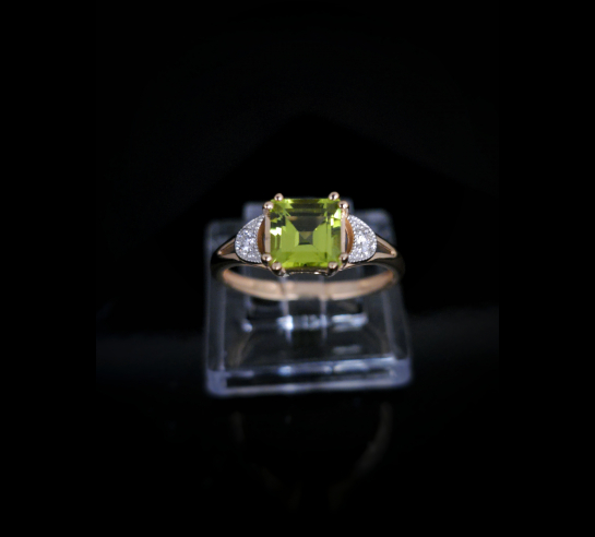 Zlatý briliantový prsteň Peridot