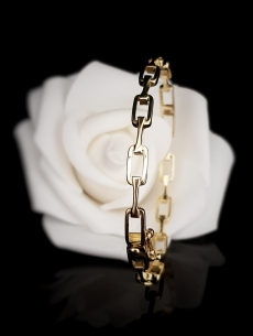 Elegantný retiazkový náramok